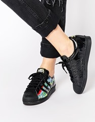 ASOS 官网11月优惠 折扣区精选 Adidas女鞋 限时促销!