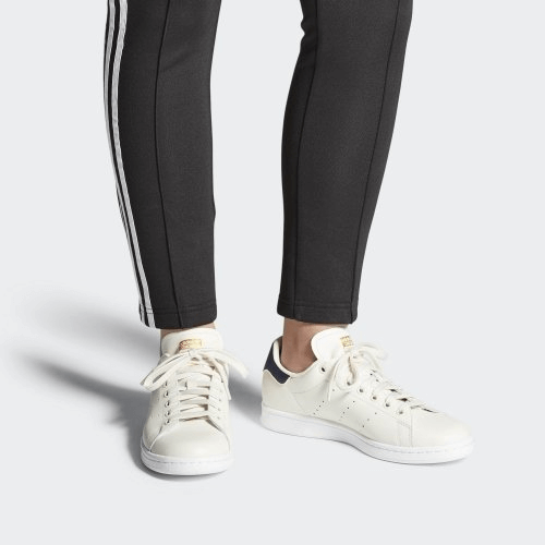 亚马逊海外购优惠码2026 Adidas阿迪达斯Stan Smith 大童款黑尾到手￥362 支持支付宝付款 含税直邮国内 35-40码全