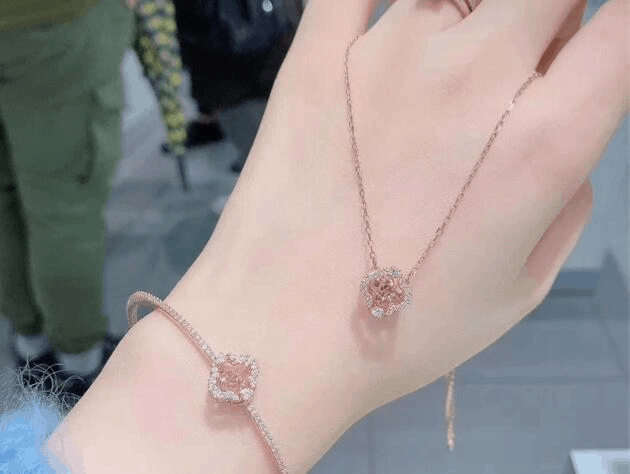 比美国站便宜￥100+！Swarovski施华洛世奇折扣码2026 新款四叶草花朵跳动的心6折AU.5（约400元）优惠码-图片2