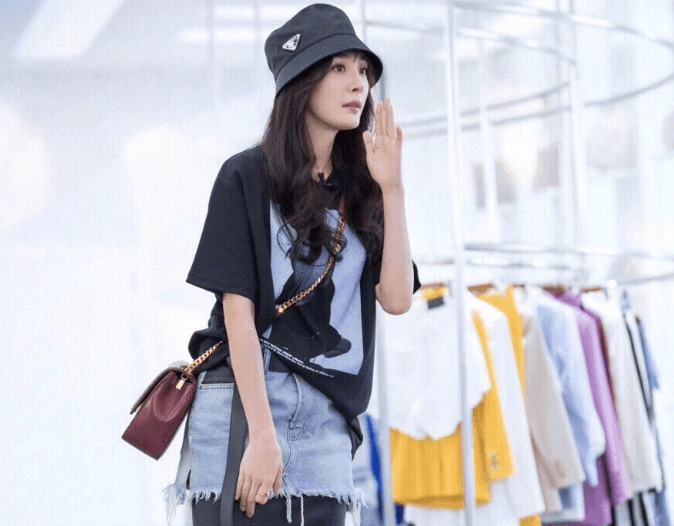 Selfridges折扣码2026 Selfridges百货PRADA普拉达 Ribbed-trim 渔夫帽直邮港澳3000港币（约￥2676）优惠码！杨幂同款！