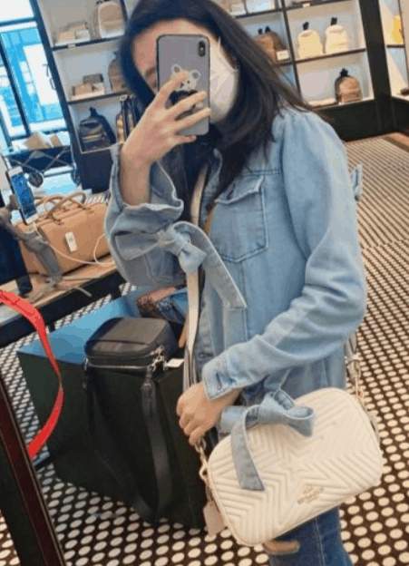 COACH折扣码2026 COACH蔻驰Jes星星图案小羊皮相机包3折8.4优惠码，红色款降价！-图片1